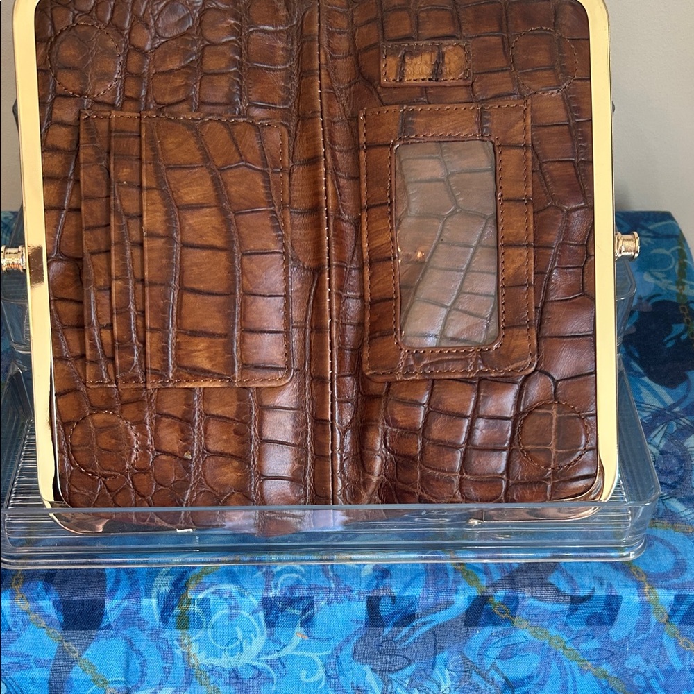 G.I.L.I. Brown Crocodile-Embossed leather Clutch - Picture 5 of 15